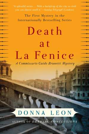 Death at La Fenice: A Commissario Guido Brunetti Mystery de Donna Leon