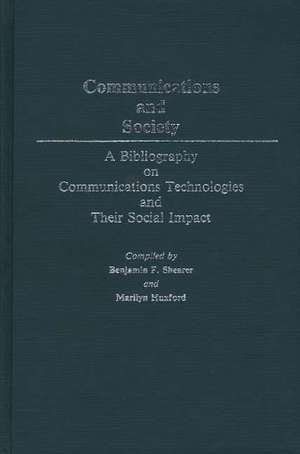 Communications and Society: A Bibliography on Communications Technologies and Their Social Impact de Benjamin F. Shearer