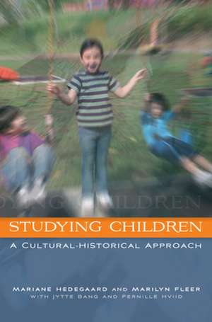 Studying Children: A Cultural-Historical Approach de Marianne Hedegaard