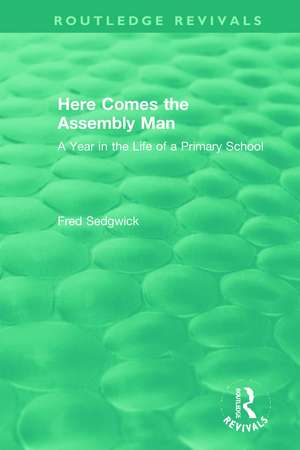 Here Comes the Assembly Man: A Year in the Life of a Primary School de Fred Sedgwick