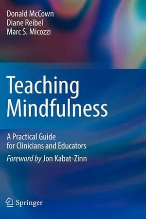 Teaching Mindfulness: A Practical Guide for Clinicians and Educators de Donald McCown