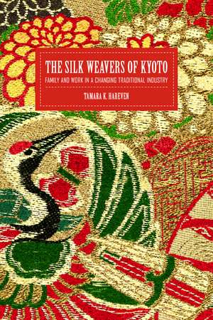 The Silk Weavers of Kyoto – Family & Work in Changing Traditional Industry de Tamara K. Hareven