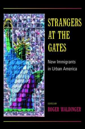 Strangers at the Gates – New Immigrants in Urban America de Roger Waldinger