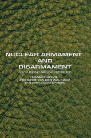 Nuclear Armament and Disarmament de Hannes Steyn