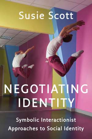 Negotiating Identity de Susie Scott