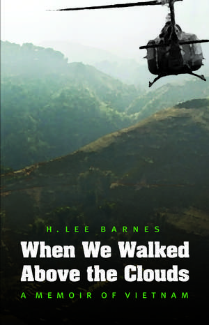 When We Walked Above the Clouds: A Memoir of Vietnam de H. Lee Barnes