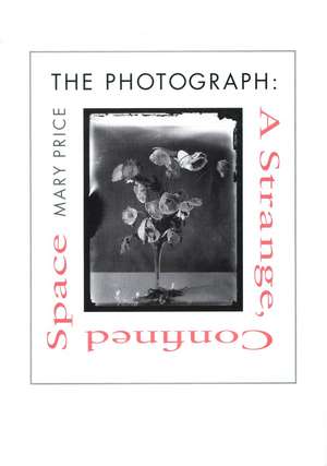 The Photograph: A Strange, Confined Space de Mary Price