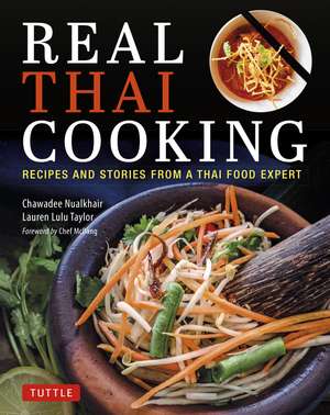 Real Thai Cooking: Recipes and Stories from a Thai Food Expert de Chawadee Nualkhair