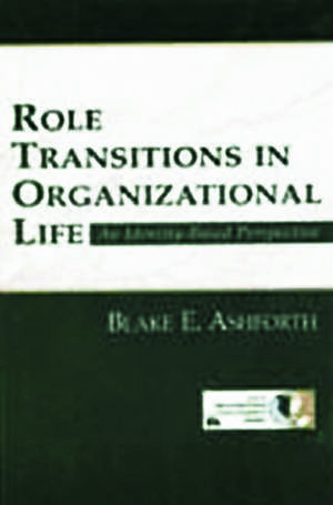 Role Transitions in Organizational Life: An Identity-based Perspective de Blake Ashforth