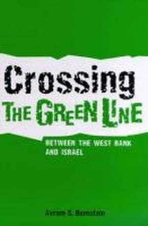 Crossing the Green Line Between the West Bank and Israel de Avram S. Bornstein