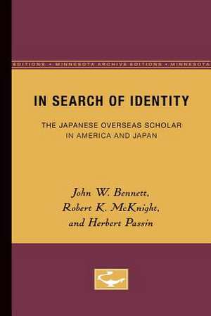 In Search of Identity: The Japanese Overseas Scholar in America and Japan de John Bennett