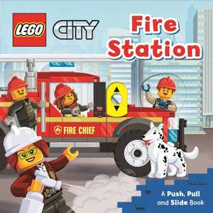 Lego(r) City. Fire Station: A Push, Pull and Slide Book de MacMillan Children's Books