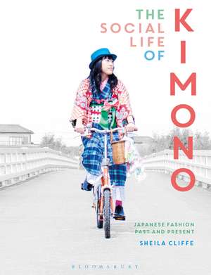 The Social Life of Kimono: Japanese Fashion Past and Present de Sheila Cliffe