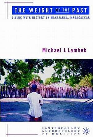 The Weight of the Past: Living with History in Mahajanga, Madagascar de M. Lambek