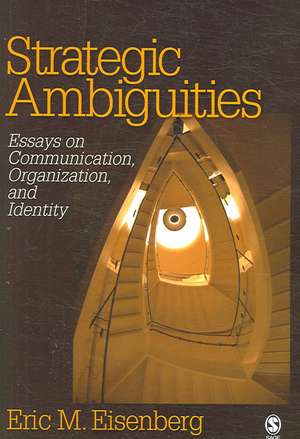 Strategic Ambiguities: Essays on Communication, Organization, and Identity de Eric M. Eisenberg