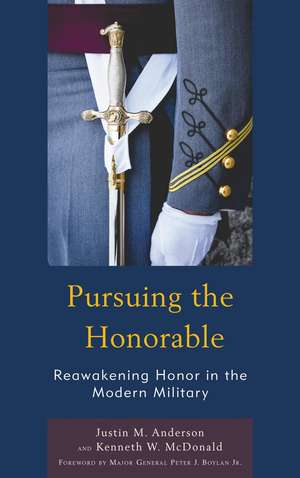 Pursuing the Honorable: Reawakening Honor in the Modern Military de Justin M. Anderson
