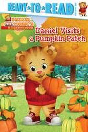 Daniel Visits a Pumpkin Patch de Maggie Testa