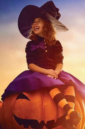 Little Witch Riding Jack-O-Latern Journal de Services, N. D. Author