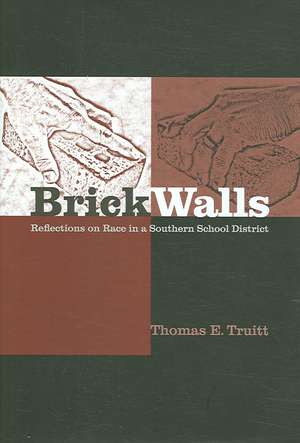 Brick Walls: Reflections on Race in a Southern School District de Thomas E. Truitt