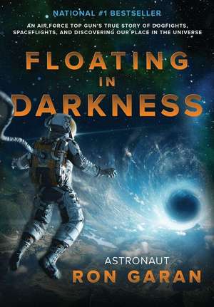 Floating in Darkness: An Air Force Top Gun's True Story of Dogfights, Spaceflights, and Discovering Our Place in the Universe de Ron Garan