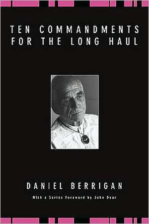 Ten Commandments for the Long Haul de Daniel Berrigan