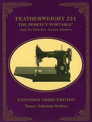 Featherweight 221: The Perfect Portable and Its Stitches Across History de Nancy Johnson-Srebro