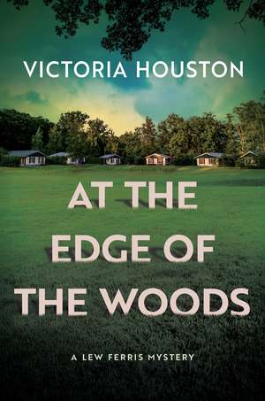 At the Edge of the Woods de Victoria Houston