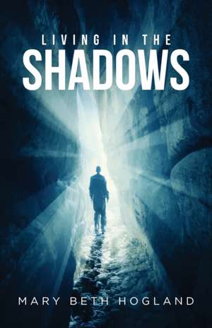 Living in the Shadows de Mary Beth Hogland