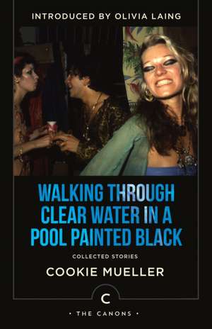 Walking Through Clear Water In a Pool Painted Black de Cookie Mueller