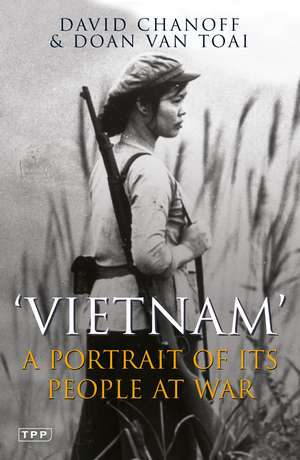 Vietnam: A Portrait of Its People at War de David Chanoff