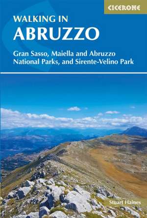 Walking in Abruzzo de Stuart Haines