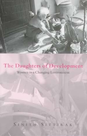 The Daughters of Development: Women in a Changing Environment de Sinith Sittirak