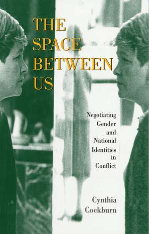 The Space Between Us: Negotiating Gender and National Identities in Conflict de Cynthia Cockburn