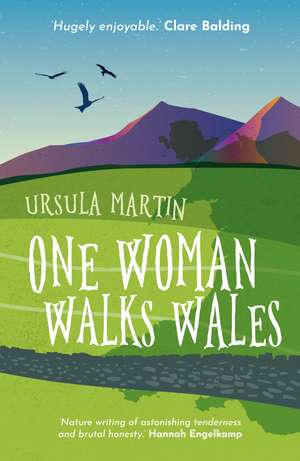 One Woman Walks Wales de Ursula Martin