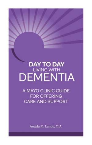 Day to Day Living with Dementia de Angela M Lunde