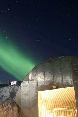 South Pole Research Station Notebook de Wild Pages Press