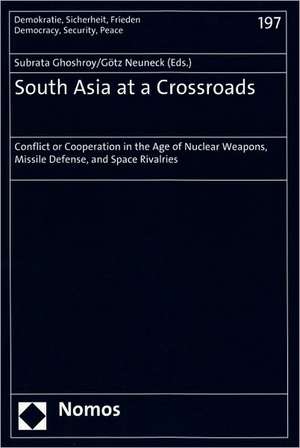 South Asia at a Crossroads de Subrata Ghoshroy