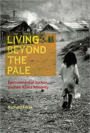 Living Beyond the Pale de Richard Filcak