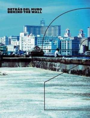 Behind the Wall II de Elvia Castro