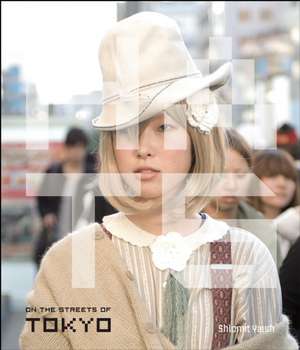 Hats on the Streets of Tokyo de Shlomit Yaish